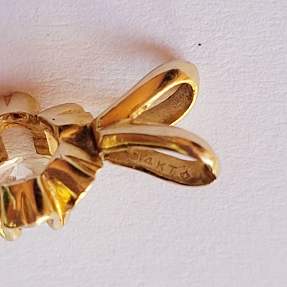 Vintage solid 14k gold genuine Diamond buttercup  Necklace 1/2" - Picture 8 of 11